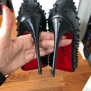 Christian Louboutin escarpic pump